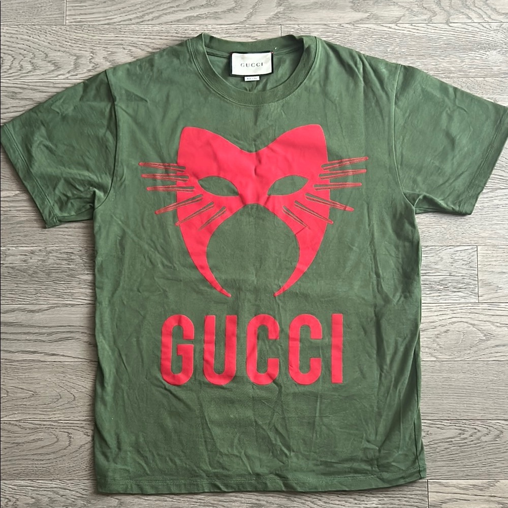 Brand New!! Authentic Gucci Green T-Shirt with Red Cat Graphic